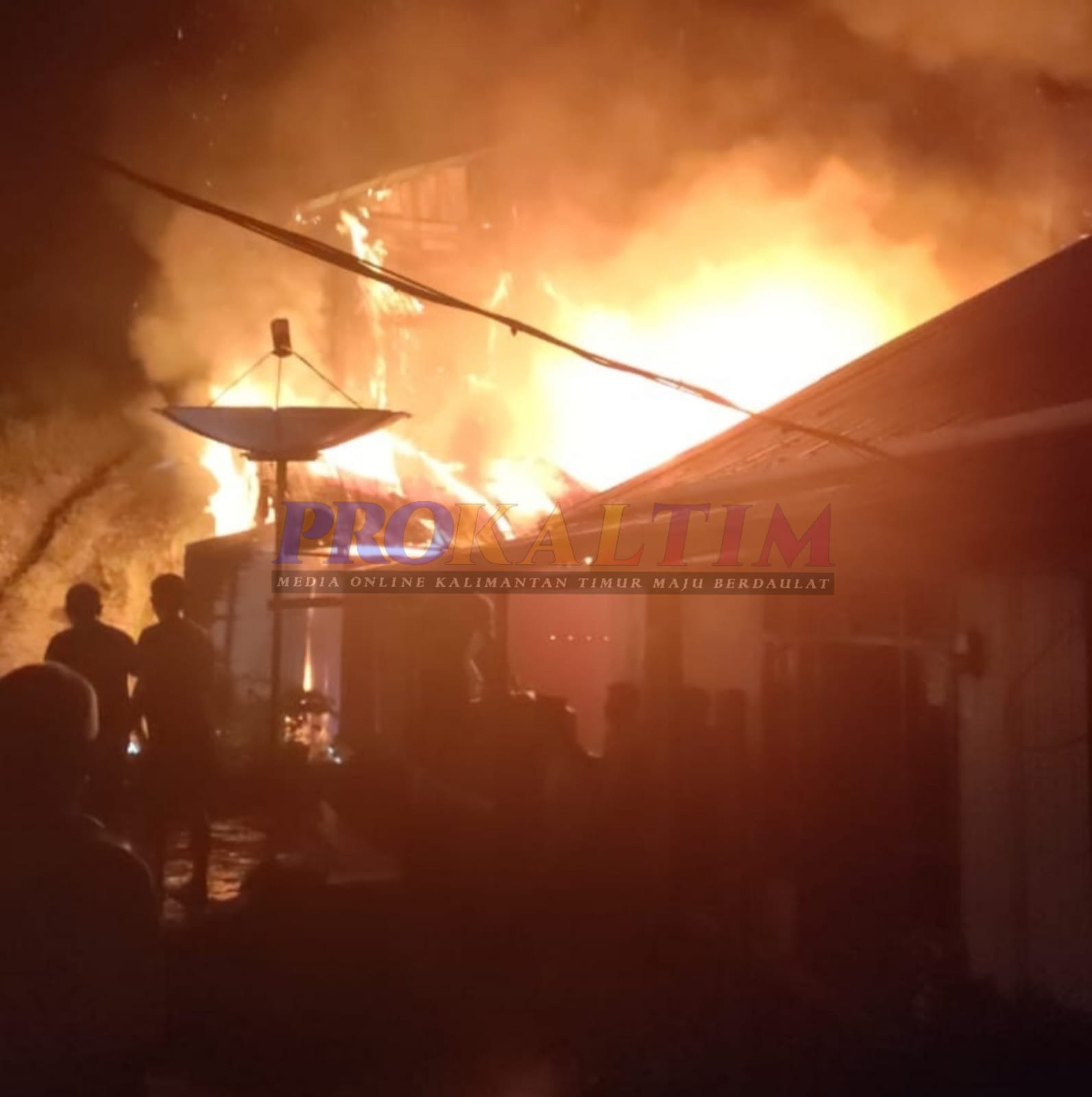 Api Berkobar Dini Hari,Dugaan Korsleting Listrik