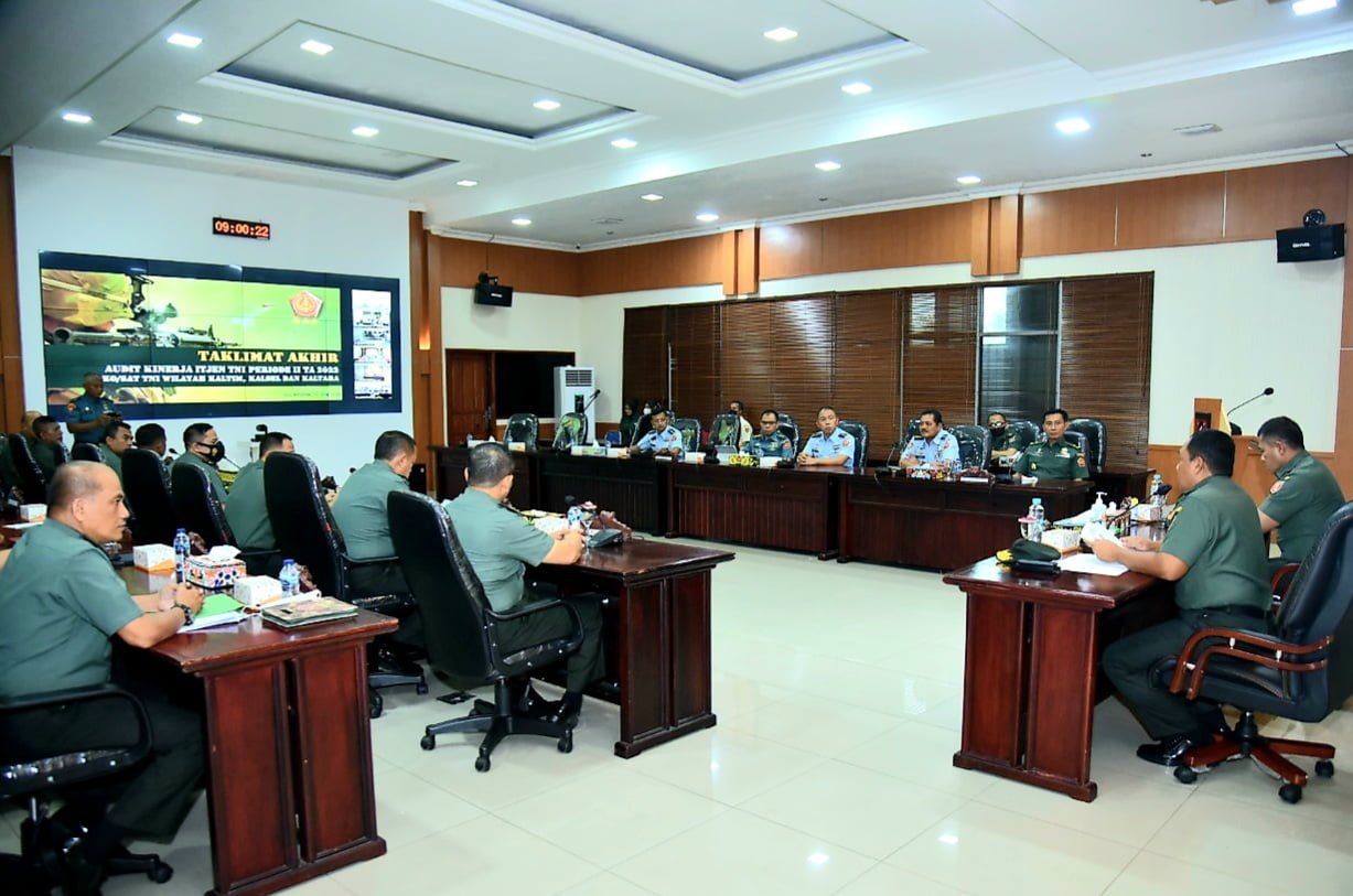 Pangdam VI/Mlw Terima Hasil Laporan Audit Itjen TNI