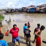 Breaking News! Siang Bolong, Bocah 11 Tahun Hilang di Sungai Karang Mumus