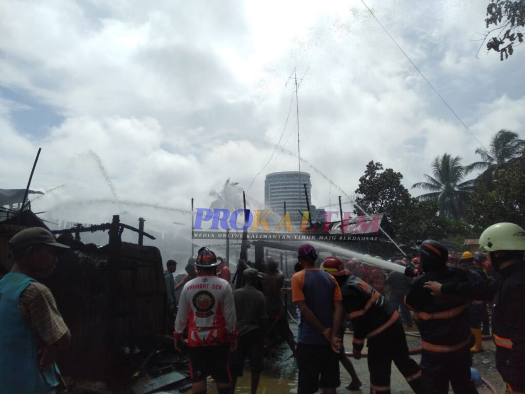 InShot 20220616 133032082 Kebakaran Sungai Kunjang, Gudang Solar Ilegal Turut Terbakar, Polisi Tetapkan Satu Terangka PROKALTIM