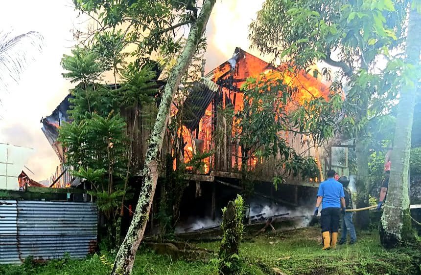 20220712 111534 7 Rumah Dinas TNI AD Ludes Terbakar PROKALTIM