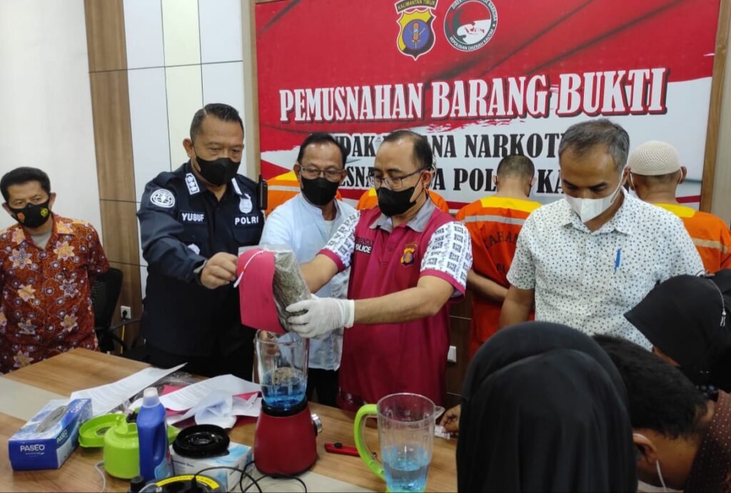 20220723 110918 Polda Kaltim Musnahkan Barang Bukti Sabu dan Ganja Kering PROKALTIM