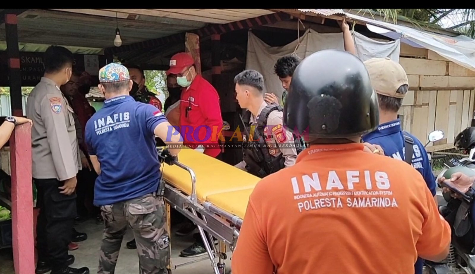 BREAKING NEWS! Taxi Online Tak Kunjung Datang, Ibu Muda Melahirkan di Pos Ronda