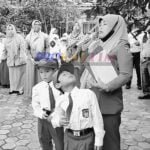 Merah Putih Kampung Kardus, Mendobrak Keterbatasan