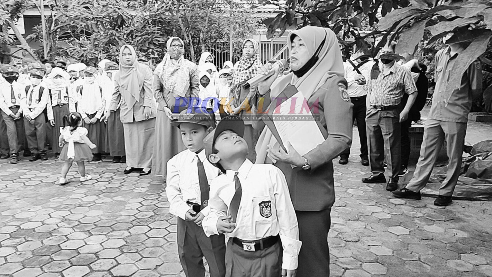 Merah Putih Kampung Kardus, Mendobrak Keterbatasan