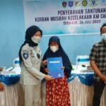 Dewi Aryani Suzana Direktur Operasional Jasa Raharja, Serahkan Santunan Meninggal Dunia Korban KM Cahaya Arafah