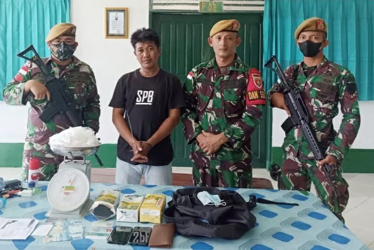 20220806 101116 Menjelang Purna Tugas, Satgas Pamtas Yonarmed 18/Komposit Gagalkan Penyeludupan Sabu-Sabu PROKALTIM
