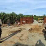 Personel Ops Nusantara Polda Kaltim Laksanakan Pengamanan Bongkar Muat Material Pembangunan IKN