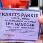 Dipatok Rp20 Ribu, Warga Keluhkan Mahalnya Tiket Parkir Motor di Stadion Batakan