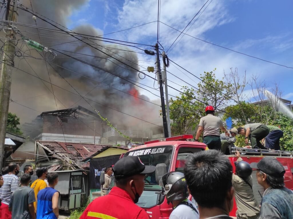 IMG 20220810 WA0035 Berjumlah 7 Ruko dan 10 Rumah Klandasan, Hangus Terbakar PROKALTIM