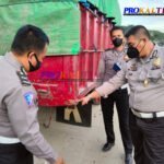 Pemotor Tabrak Truk Antre Solar Hingga Tewas
