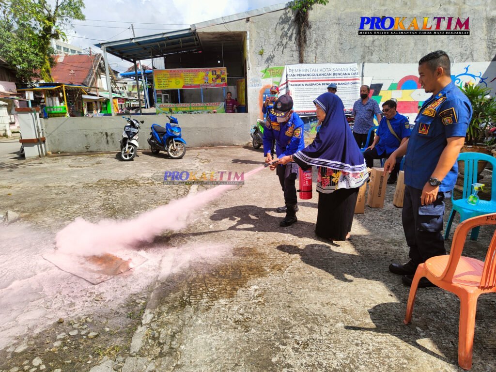 InShot 20220804 104936565 Pokmas Kelurahan Pelabuhan Belajar Penanganan Kebakaran PROKALTIM