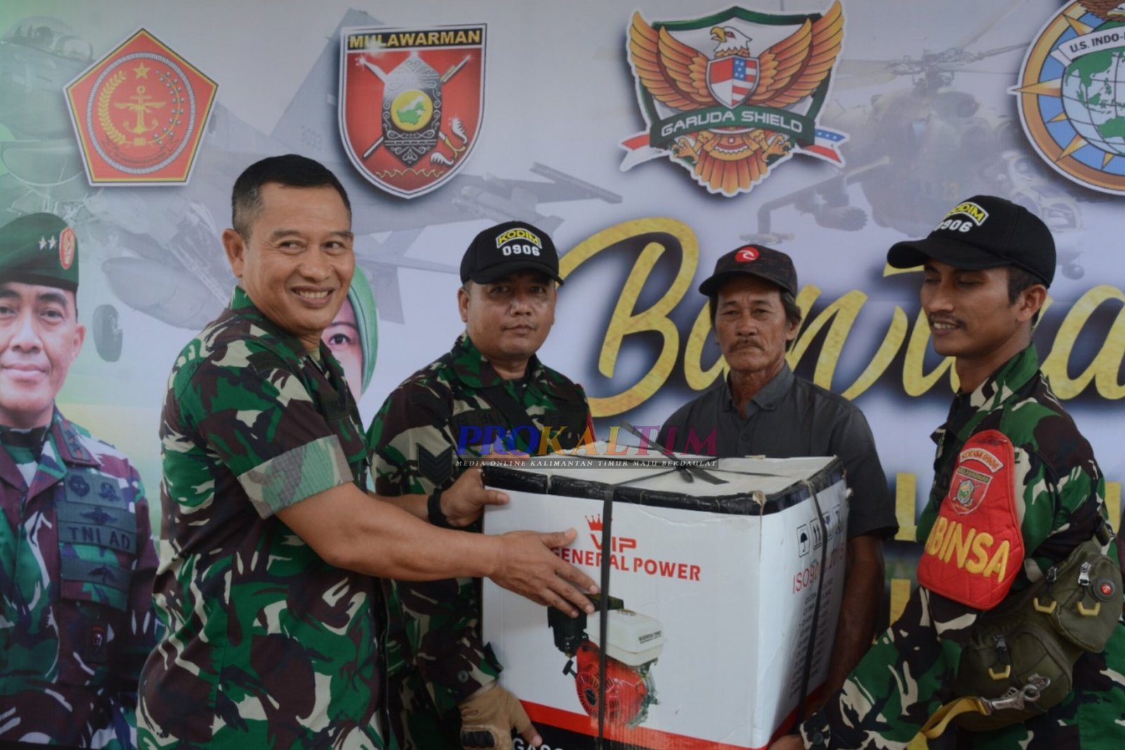 InShot 20220810 171227591 scaled Ketua Umum Dharma Pertiwi Serahkan Bantuan Paket Sembako untuk Masyarakat Amborawang PROKALTIM