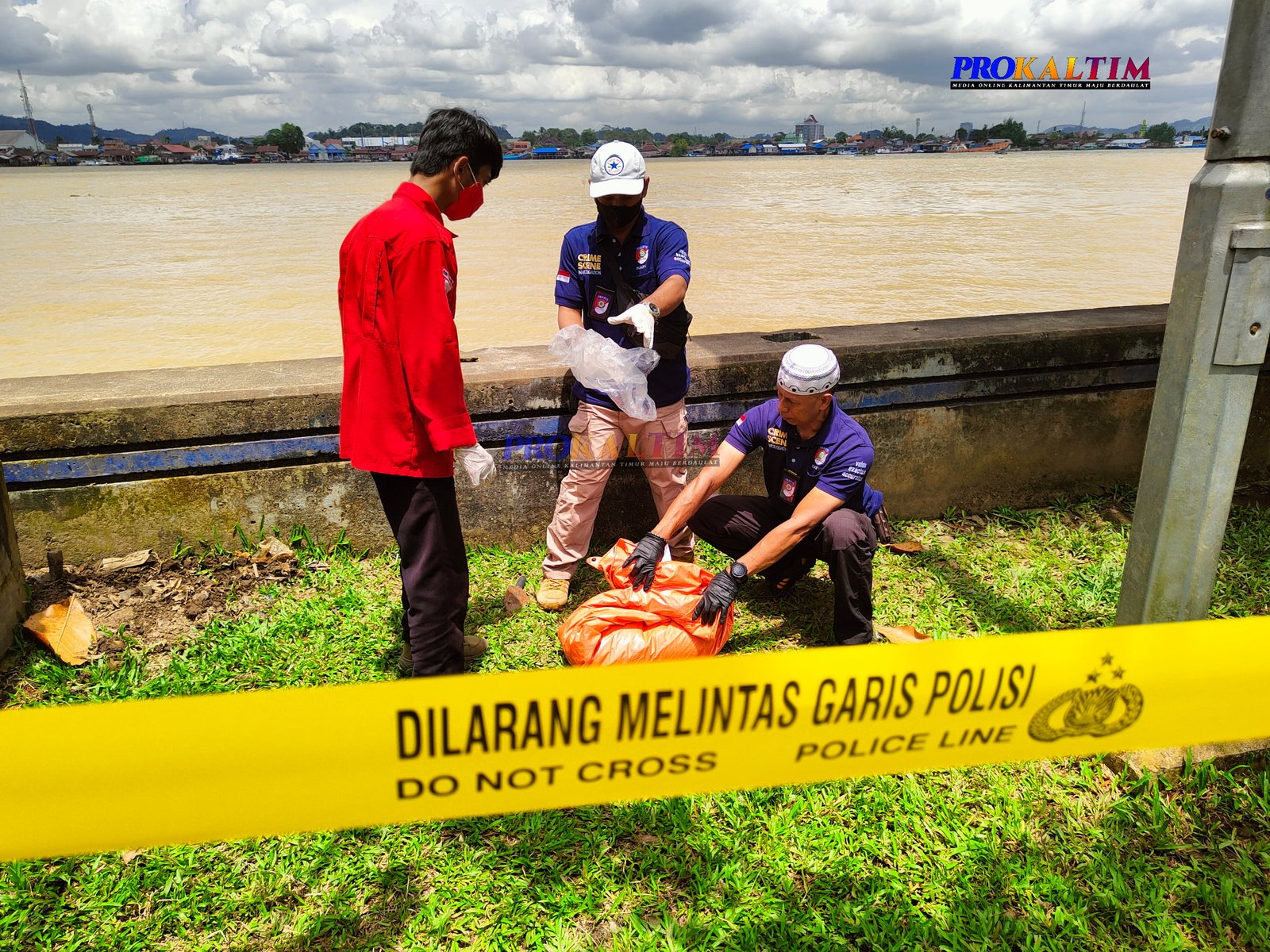 Bungkusan Putih dengan Bercak Darah dan Bau Tak Sedap, Ternyata Jasad Ini