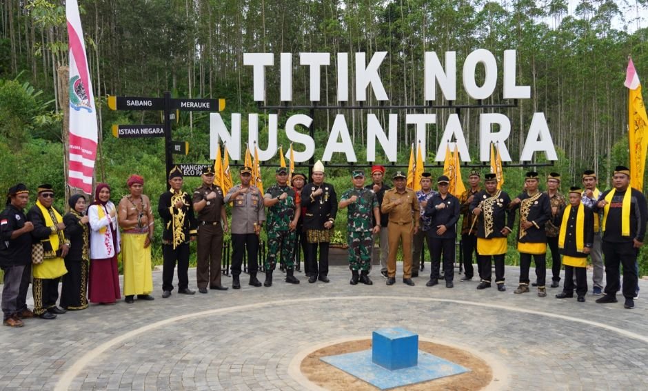 Tinjau Titik Nol IKN, Kasad Dianugerahi Gelar Adat Kakah Demong Agung Bela Negara