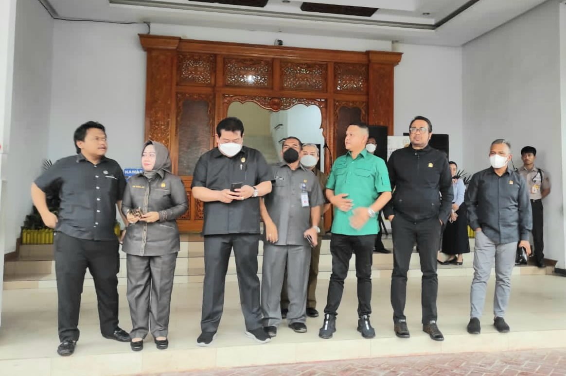 Wali Kota dan Ketua DPRD Balikpapan Temui Mahasiswa Demo Kenaikan BBM