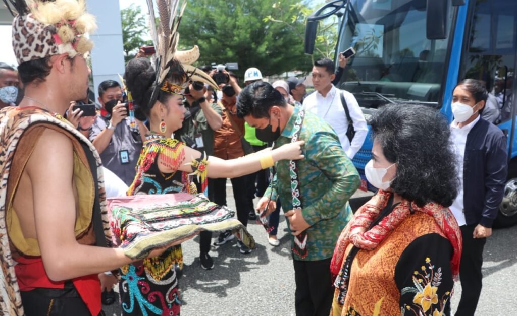 20220915 082308 Tiba di Balikpapan, Kapolda Kaltim Sambut Kedatangan Menteri Agraria dan Tata Ruang RI PROKALTIM