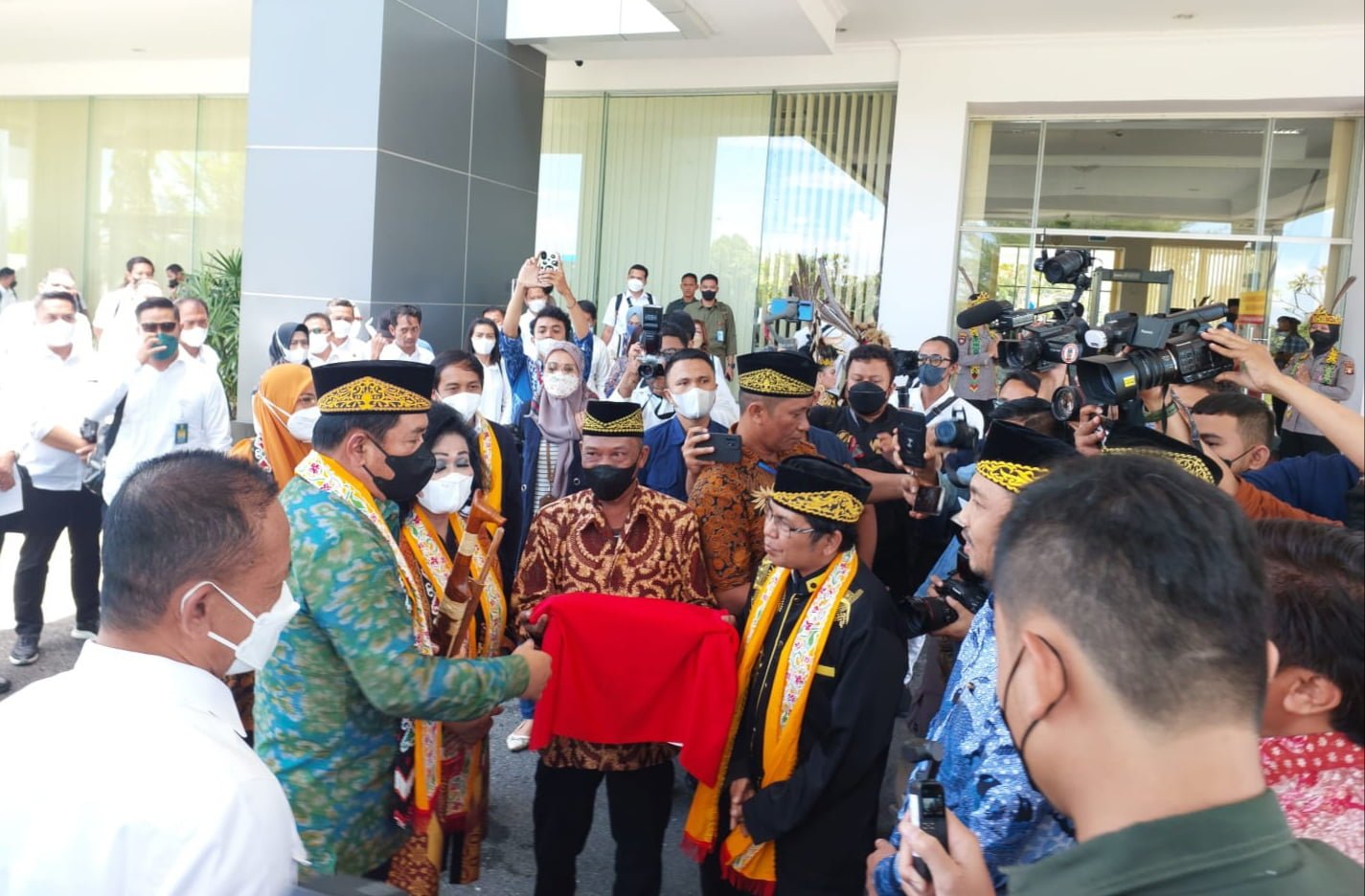 Tiba di Titik Nol, Tokoh Pemuda Adat Paser Sambut Kedatangan Menteri ATR/BPN