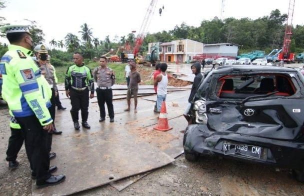 20220922 002233 Lakalantas Maut di KM 24 Balikpapan-Samarinda, 5 Orang Meninggal PROKALTIM