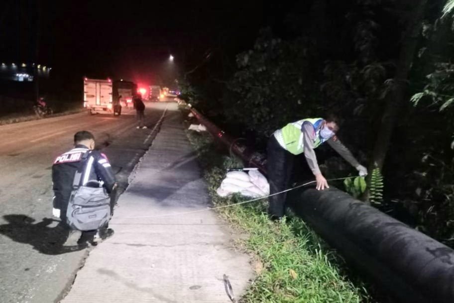 20220922 002957 Gercep, Dit Lantas Polda Kaltim Tangani Laka Lantas di Km 24 Balikpapan PROKALTIM