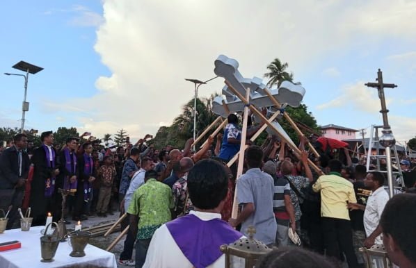 20220926 095316 Yonif Raider 600/Modang antarkan Masyarakat Mappi untuk ibadah PROKALTIM