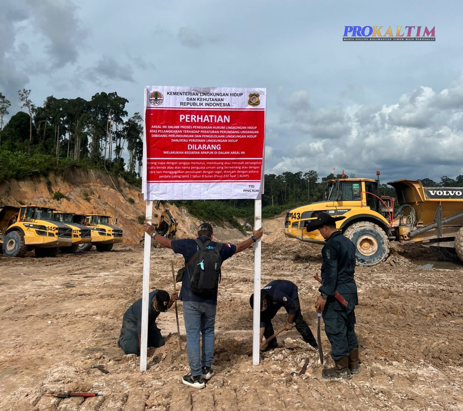 Tambang Ilegal di Tengah Hutan Produksi di Segel Gakkum KLHK Kaltim.