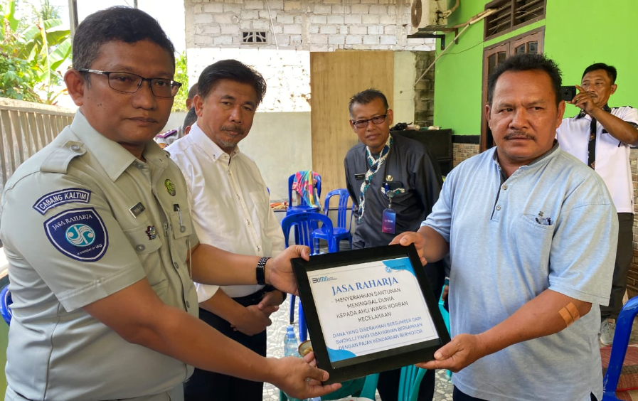 Screenshot 9 22 2022 6 31 45 PM Kurang dari 24 Jam, Jasa Raharja Serahkan Santunan Kecelakaan Maut di KM 24 Poros Balikpapan-Samarinda PROKALTIM