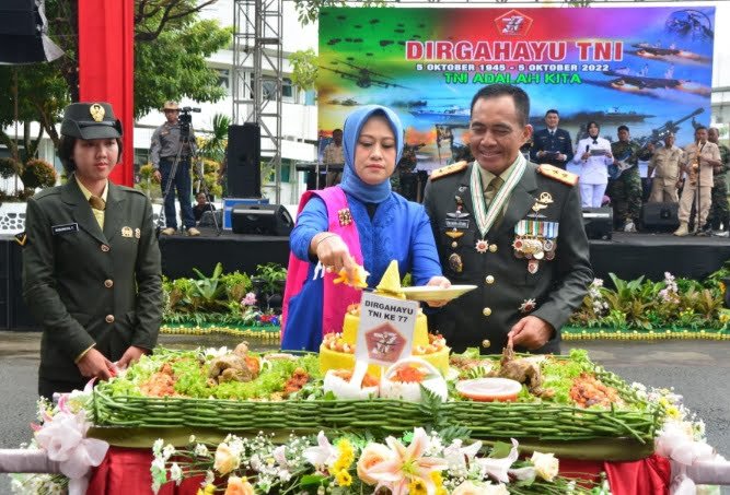 Pangdam Beri Kejutan Umroh Prajurit Berprestasi