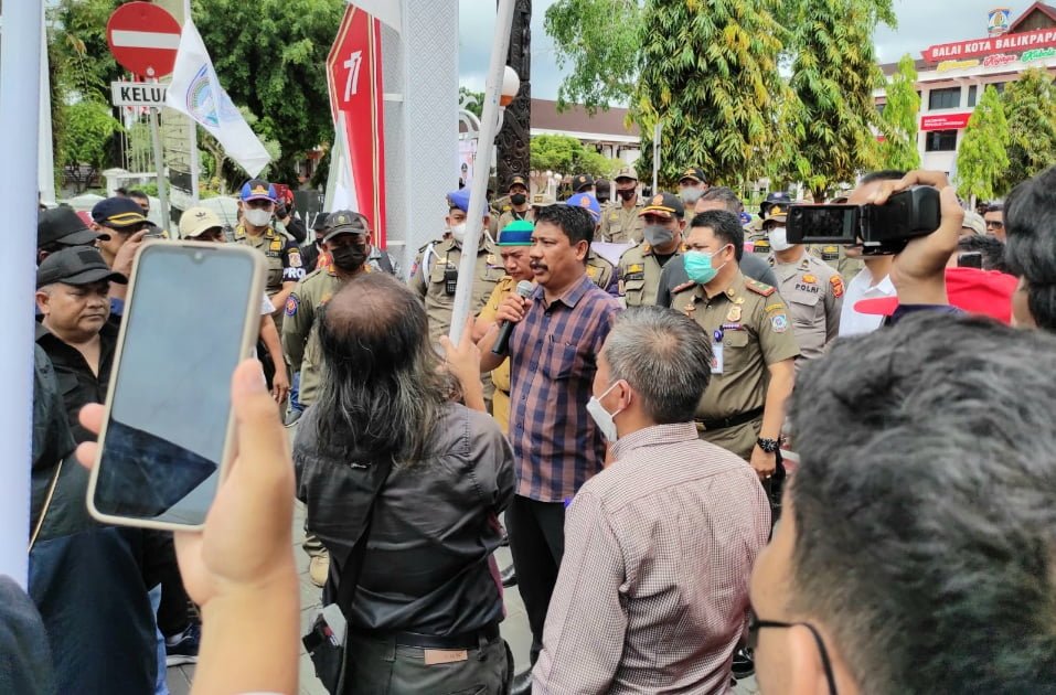 20221025 074134 Atlet, Pelatih, Para Orangtua Atlet dan Pengurus KONI Geruduk Balai Kota Pertanyakan Kepastian Porprov Berau PROKALTIM