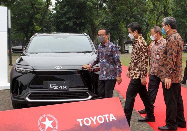 634fa94c247ec Toyota bZ4X Mobil Listrik Kendaraan Resmi G20 PROKALTIM