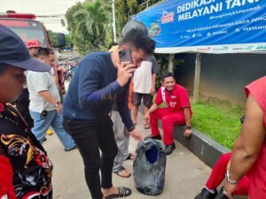 InShot 20221015 180716951 Pengetap BBM Jenis Pertalite Gunakan Mobil Mewah, Lalu Terbakar di SPBU AW Sjahranie Samarinda PROKALTIM