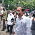 Jokowi Sambangi Pasar Klandasan dan Kantor Pos Balikpapan, Bagikan Bantuan Sebelum ke IKN Nusantara