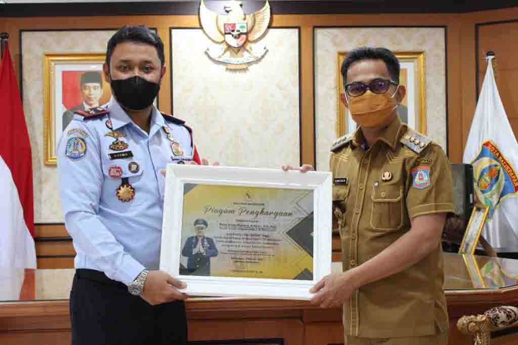 imigrasi Kepala Imigrasi Balikpapan Peroleh Penghargaan Pelayanan Keimigrasian dari Wali Kota Balikpapan PROKALTIM