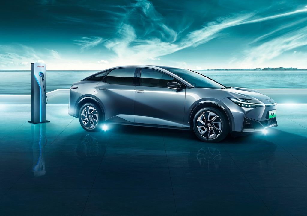 Luncurkan Mobil Listrik Toyota bZ3, Tempuh Jarak Jakarta-Yogya PROKALTIM 2 mobil listrik toyota bz3 Luncurkan Mobil Listrik Toyota bZ3, Tempuh Jarak Jakarta-Yogya PROKALTIM