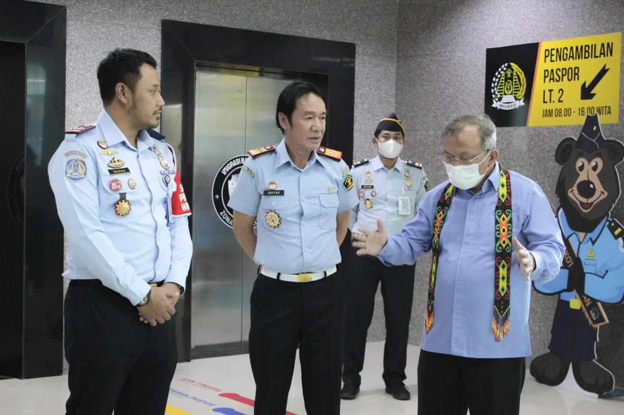475d063c e324 4bdb bf57 a73a1527f184 Stafsus Menkumham Beri Pujian dan Dukung Kantor Imigrasi Balikpapan Raih WBBM Tahun 2023 PROKALTIM