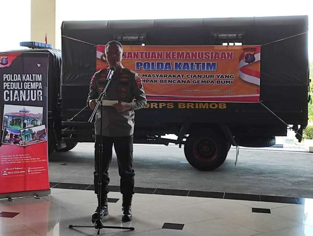 e5e3c3e5 ae2a 4c05 b952 e560f4af24b4 Kapolda Kaltim Lepas Penyerahan Bantuan Kemanusiaan dan Kirim 2.000 Paket Sembako PROKALTIM