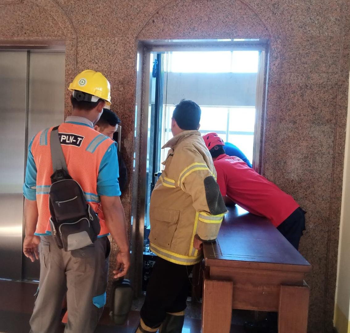 WhatsApp Image 2022 12 09 at 14.34.13 1 Tamu Hotel di Balikpapan Terjebak Kurang Lebih 30 Menit di Dalam Lift PROKALTIM