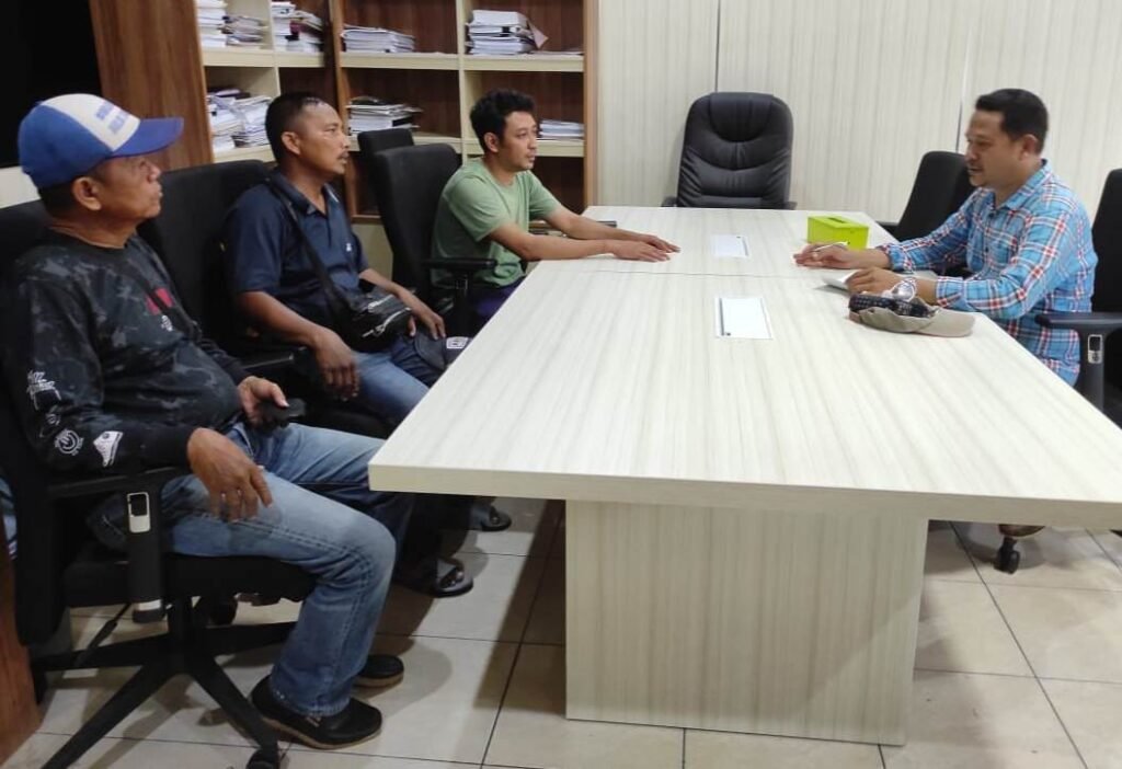 WhatsApp Image 2022 12 13 at 11.26.53 Taufik Menerima Sejumlah Pedagang Pasar Klandasan. Para Pedagang Mengeluhkan Proyek Renovasi Pasar Mangkrak PROKALTIM