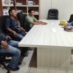 Taufik Menerima Sejumlah Pedagang Pasar Klandasan. Para Pedagang Mengeluhkan Proyek Renovasi Pasar Mangkrak