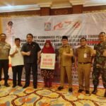 Wali Kota Balikpapan Serahkan Penghargaan Bagi Pelopor Bulan Bakti Karang Taruna Balikpapan Bagi 62 Penghargaan