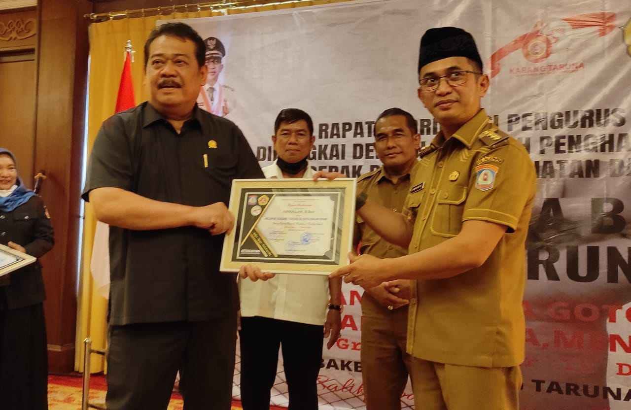 Ketua DPRD Balikpapan Terima Penghargaan dan Akan Terus Mendukung Program Karang Taruna Kota Balikpapan