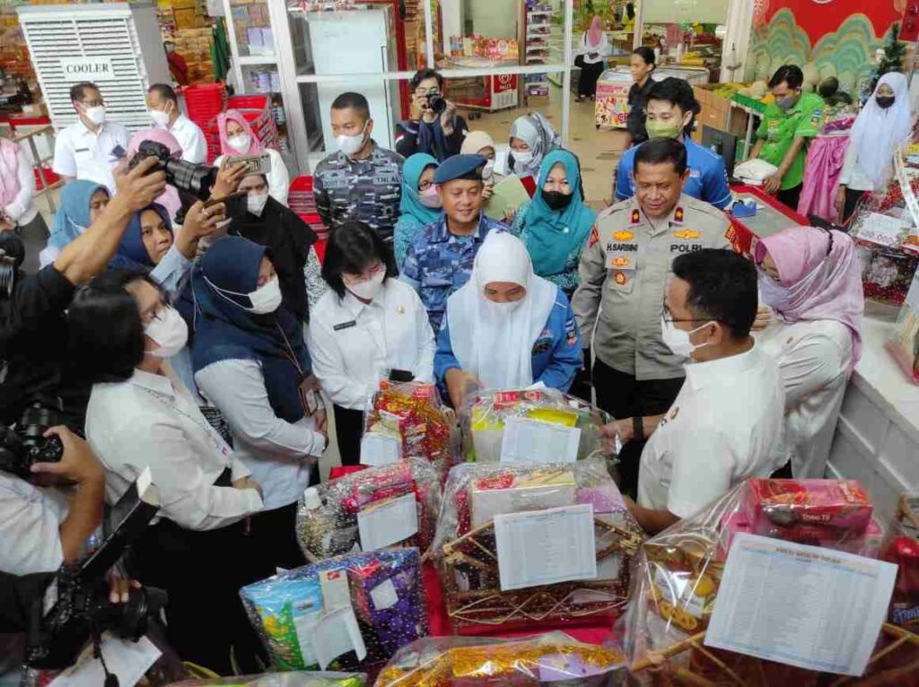 WhatsApp Image 2022 12 15 at 07.27.07 Jelang Natal dan Tahun Baru, Wali Kota Balikpapan Sidak Parcel di Supermarket, Semua Dipastikan Aman PROKALTIM