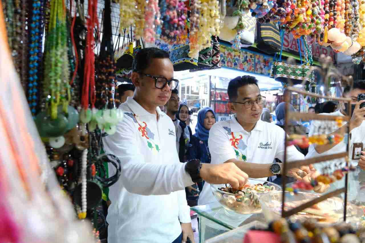 Wali Kota Balikpapan Ajak Wali Kota Anggota Apeksi Belanja Oleh-oleh di Pasar Inpres Kebun Sayur