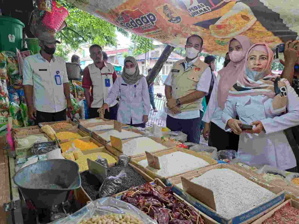 tinjau harga bahan pokok