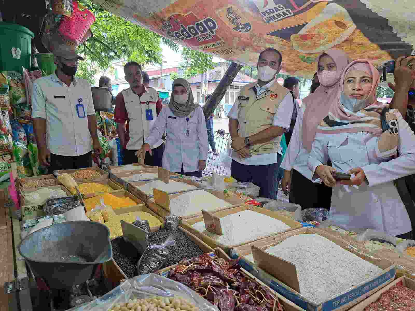 tinjau harga bahan pokok