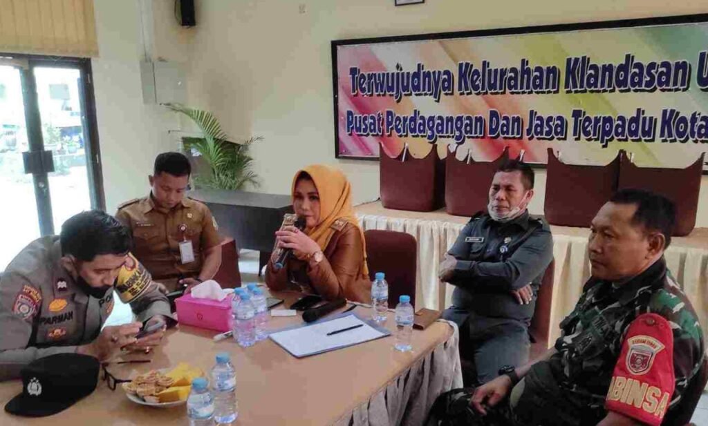 WhatsApp Image 2022 12 27 at 10.20.43 Kelurahan Klandasan Ulu Menggelar Rapat Koordinasi Kebersihan di Lingkungan RT PROKALTIM