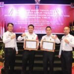 kantor imigrasi menerima penghargaan