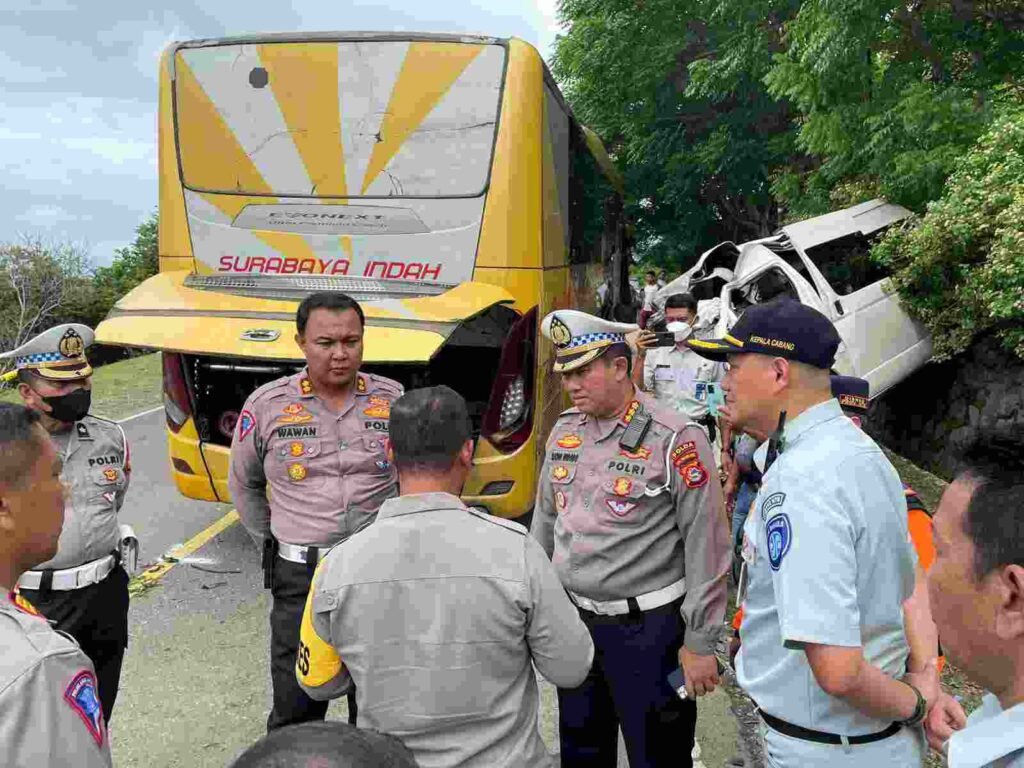 Jasa Raharja Jamin Seluruh Korban Tabrakan Bus Surabaya Indah dan Travel Pancasari di Sumbawa Barat