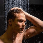 Fakta Atau Mitos: Mandi Malam Bisa Sebabkan Rematik? Begini Fakta Penelitiannya