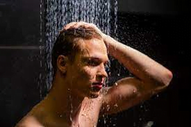 Fakta Atau Mitos: Mandi Malam Bisa Sebabkan Rematik? Begini Fakta Penelitiannya